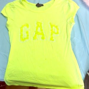 Neon green Gap tee